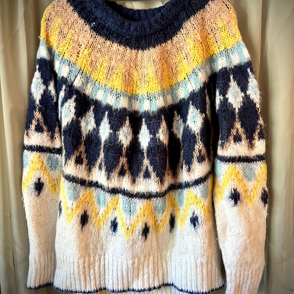 Multicolor Patterned Women's Sweater - no tags but fits like a medium